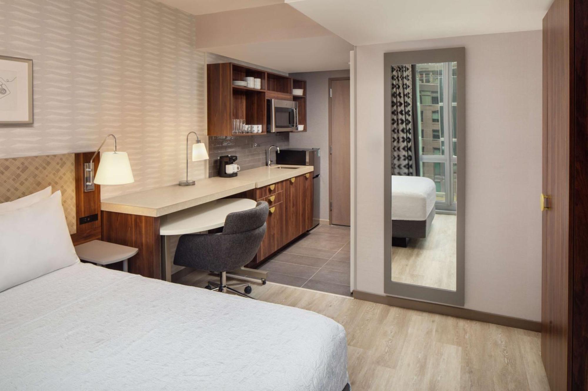 Home2 Suites By Hilton New York Times Square Екстериор снимка